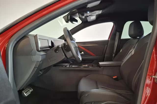 Opel Astra (2022) thumbnail 3