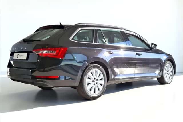 Škoda Superb (2022) thumbnail 2