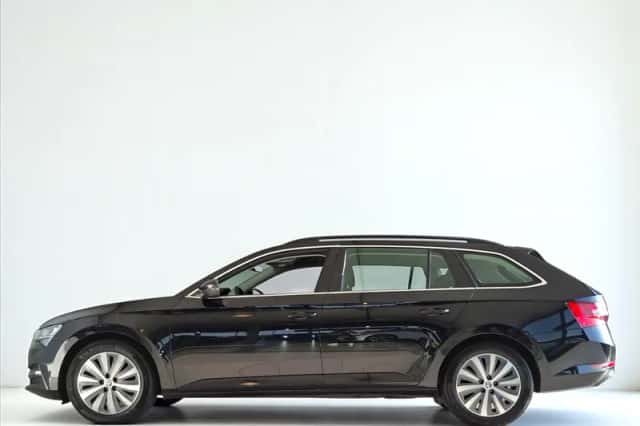 Škoda Superb (2022) thumbnail 5