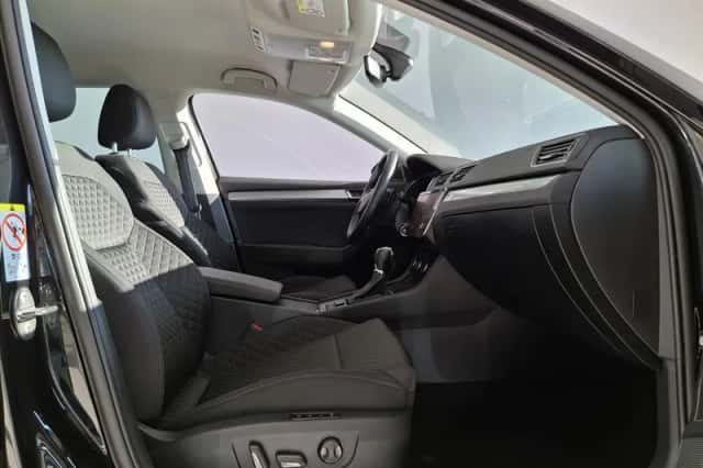Škoda Superb (2022) thumbnail 6