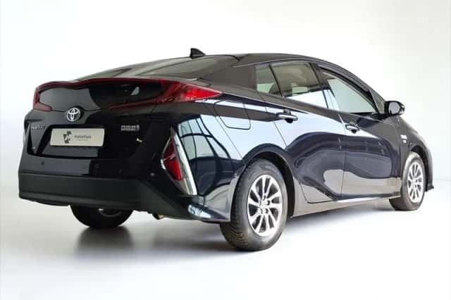 Toyota Prius (2020) thumbnail 2