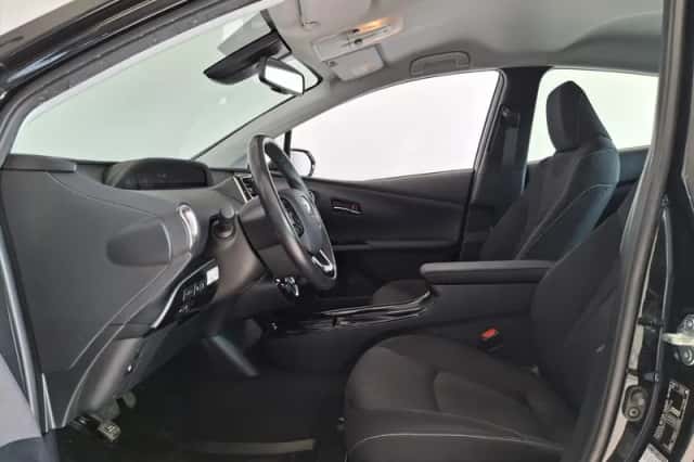 Toyota Prius (2020) thumbnail 3