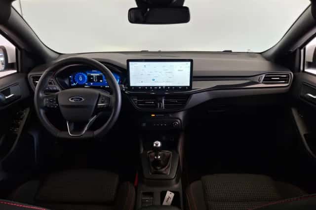 Ford Focus (2022) thumbnail 4