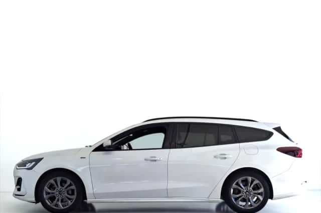 Ford Focus (2022) thumbnail 5