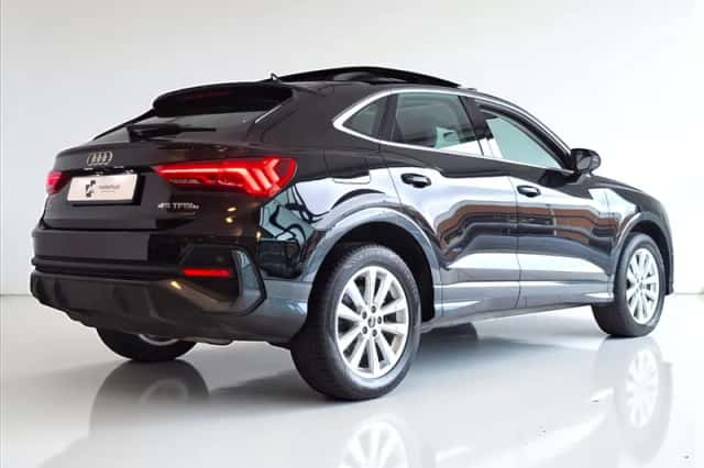 Audi Q3 (2021) thumbnail 2