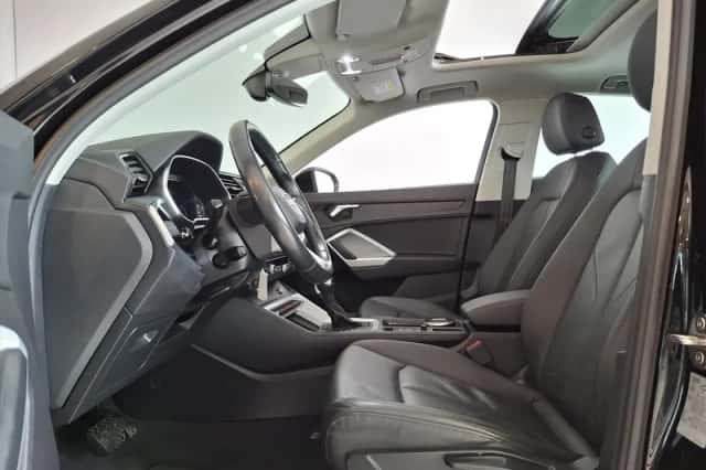 Audi Q3 (2021) thumbnail 3