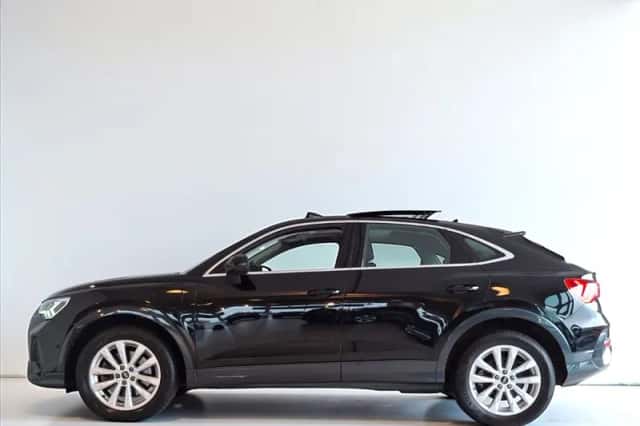 Audi Q3 (2021) thumbnail 5