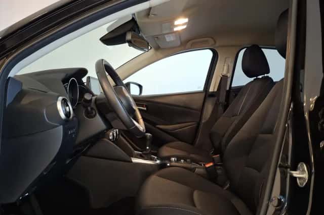 Mazda 2 (2020) thumbnail 2