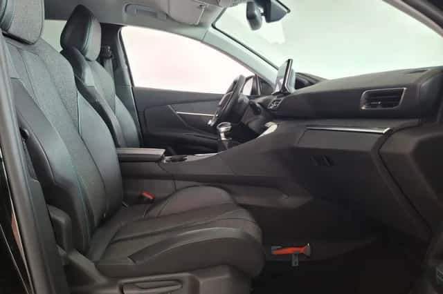 Peugeot 3008 (2022) thumbnail 6
