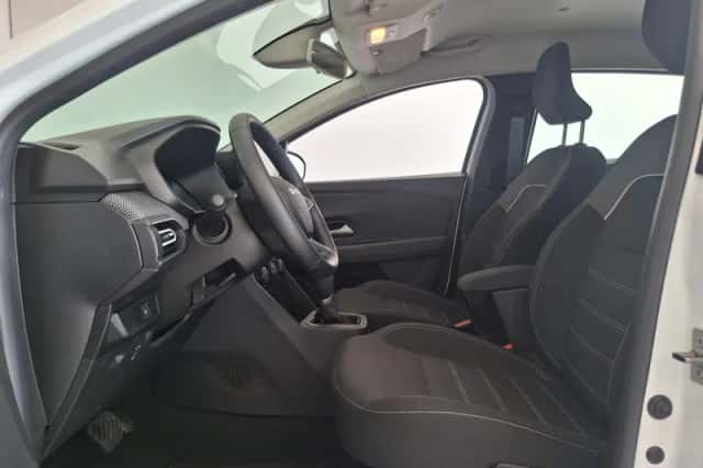 Dacia Sandero (2023) thumbnail 3