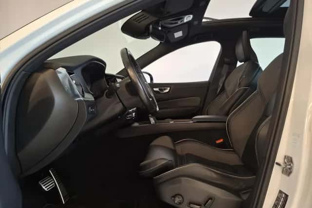 Volvo XC60 (2020) thumbnail 3