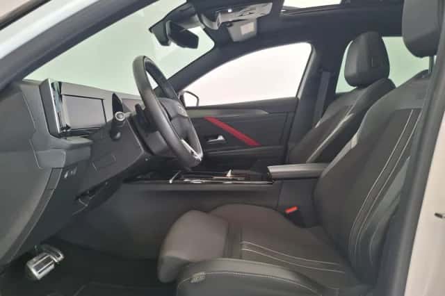 Opel Astra (2022) thumbnail 3