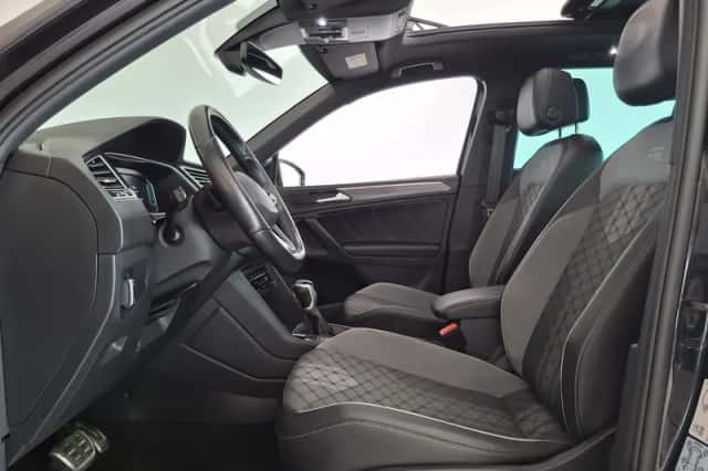 Volkswagen Tiguan (2021) thumbnail 3