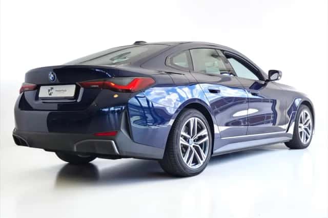 BMW i4 (2023) thumbnail 2