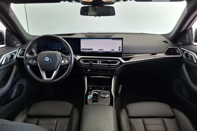 BMW i4 (2023) thumbnail 4