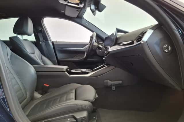 BMW i4 (2023) thumbnail 6
