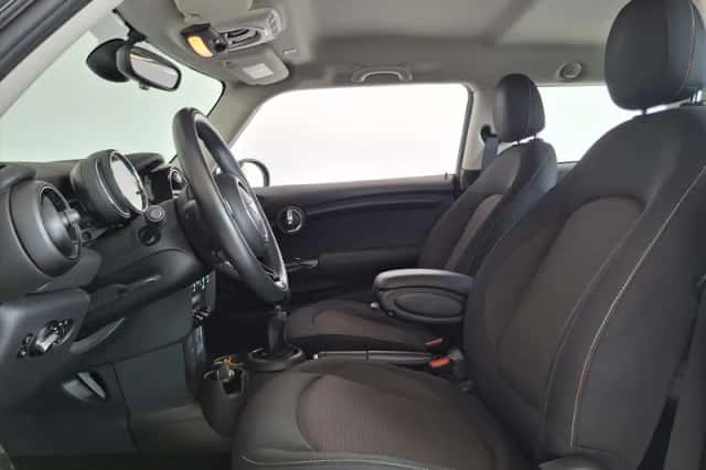 MINI Cooper (2019) thumbnail 3