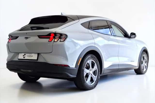 Ford Mustang Mach-E (2022) thumbnail 2