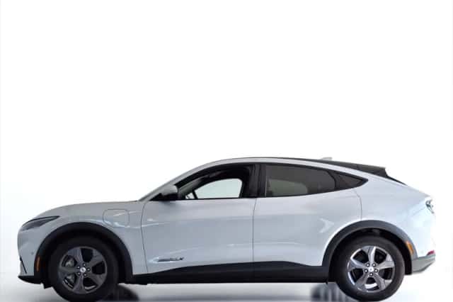 Ford Mustang Mach-E (2022) thumbnail 5
