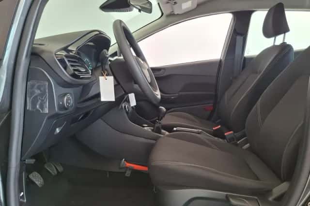 Ford Fiesta (2022) thumbnail 3