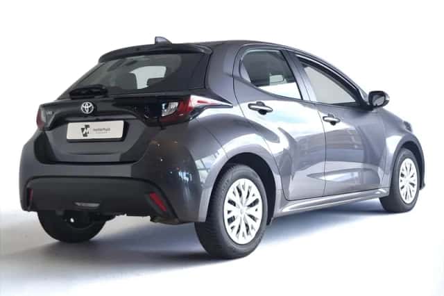 Toyota Yaris (2023) thumbnail 2