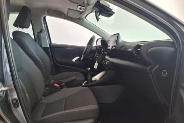 Toyota Yaris (2023) thumbnail 6