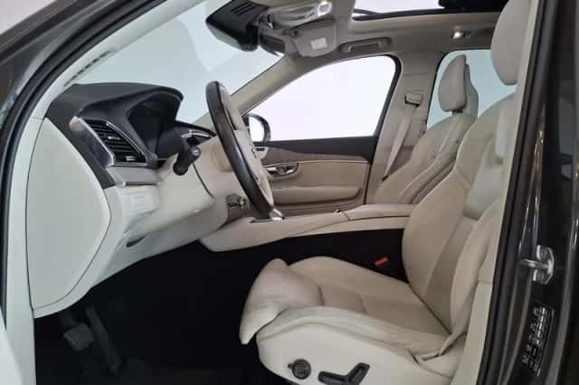Volvo XC90 (2021) thumbnail 3