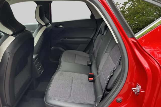 Renault Captur (2021) thumbnail 6