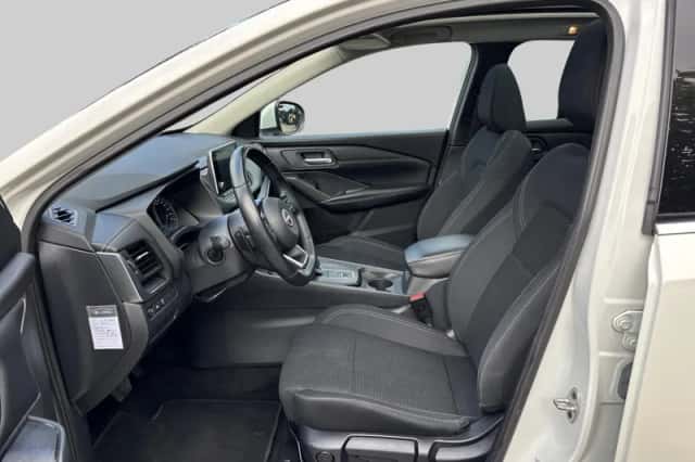 Nissan Qashqai (2023) thumbnail 2