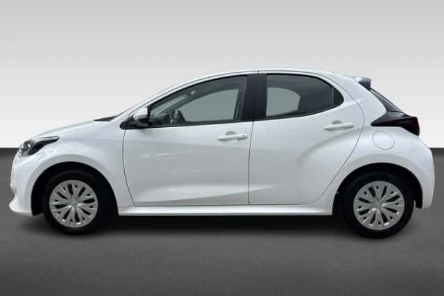 Toyota Yaris (2021) thumbnail 2
