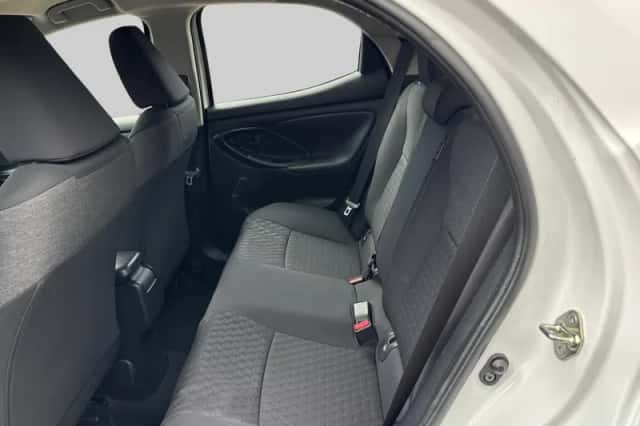 Toyota Yaris (2021) thumbnail 6