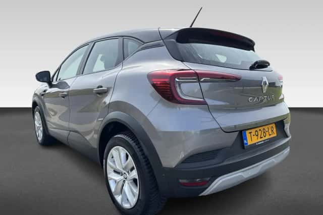 Renault Captur (2023) thumbnail 3