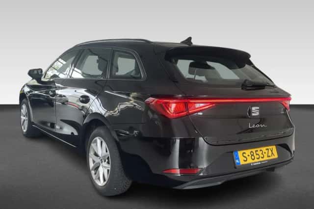 SEAT Leon (2023) thumbnail 3