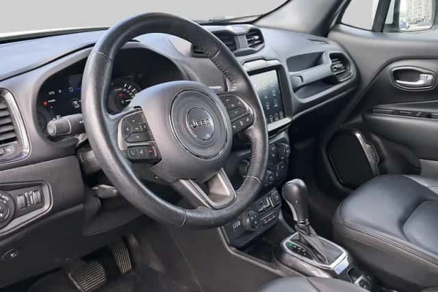 Jeep Renegade (2022) thumbnail 4