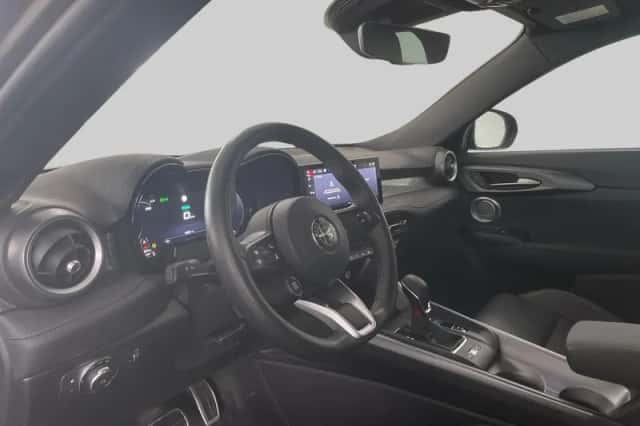 Alfa Romeo Tonale (2023) thumbnail 4