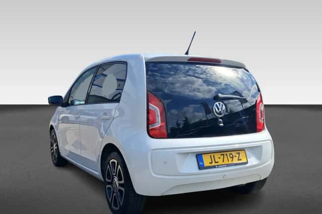 Volkswagen Up! (2016) thumbnail 3