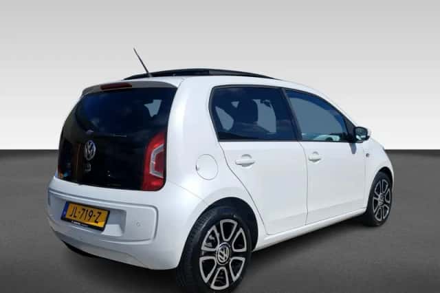 Volkswagen Up! (2016) thumbnail 5