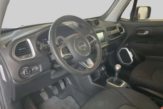 Jeep Renegade (2021) thumbnail 4