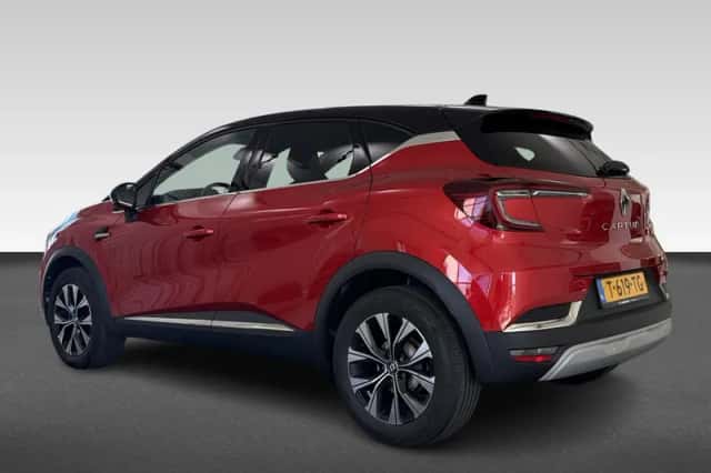 Renault Captur (2023) thumbnail 3