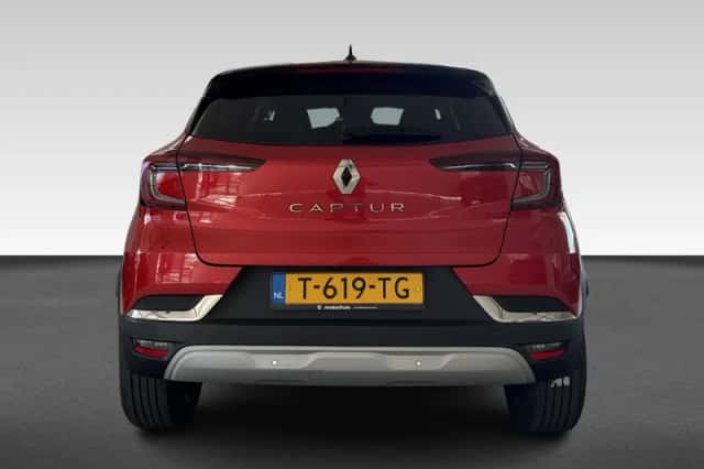 Renault Captur (2023) thumbnail 4