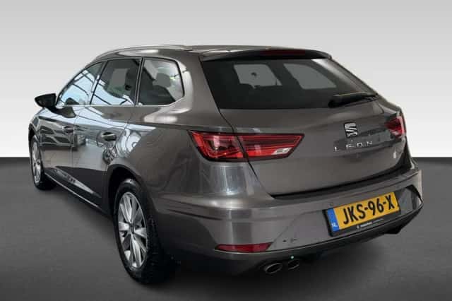 SEAT Leon (2017) thumbnail 3