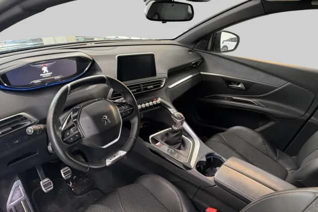 Peugeot 5008 (2018) thumbnail 4