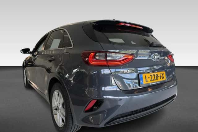 Kia Ceed (2021) thumbnail 3