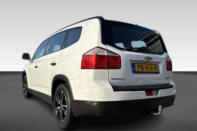 Chevrolet Orlando (2012) thumbnail 3