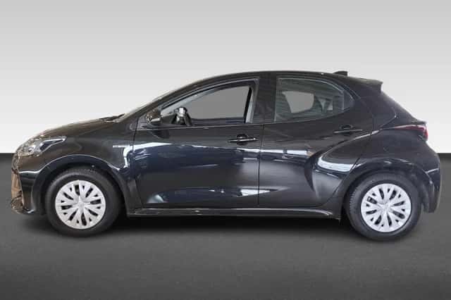Toyota Yaris (2021) thumbnail 2
