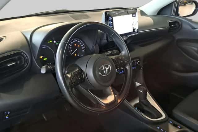 Toyota Yaris (2021) thumbnail 4