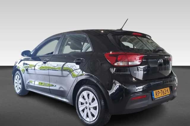 Kia Rio (2018) thumbnail 3