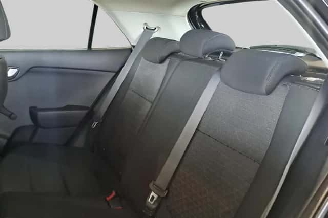 Kia Rio (2018) thumbnail 6