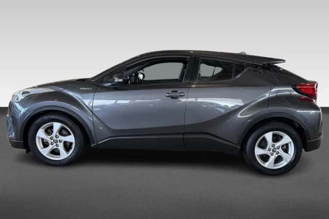 Toyota C-HR (2017) thumbnail 2