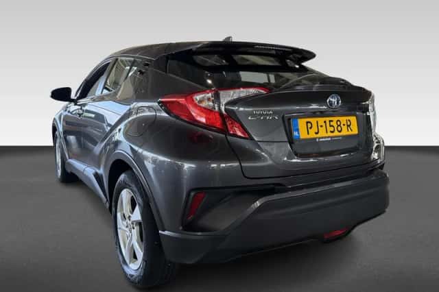 Toyota C-HR (2017) thumbnail 3